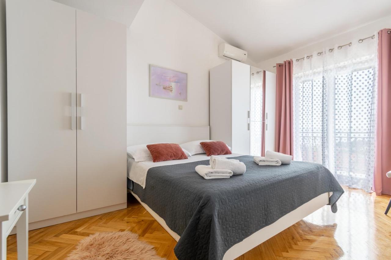 Apartment Iva With Sea View Makarska Buitenkant foto