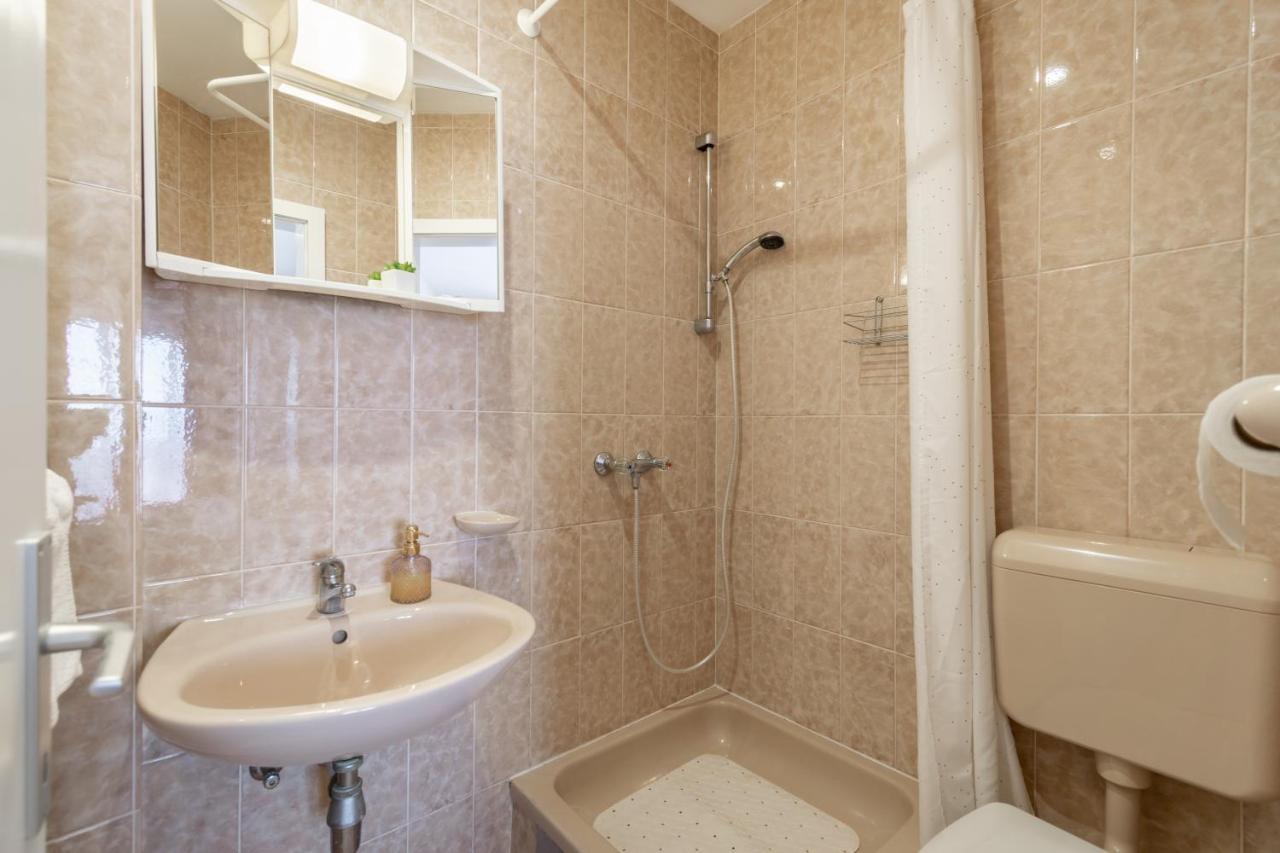 Apartment Iva With Sea View Makarska Buitenkant foto