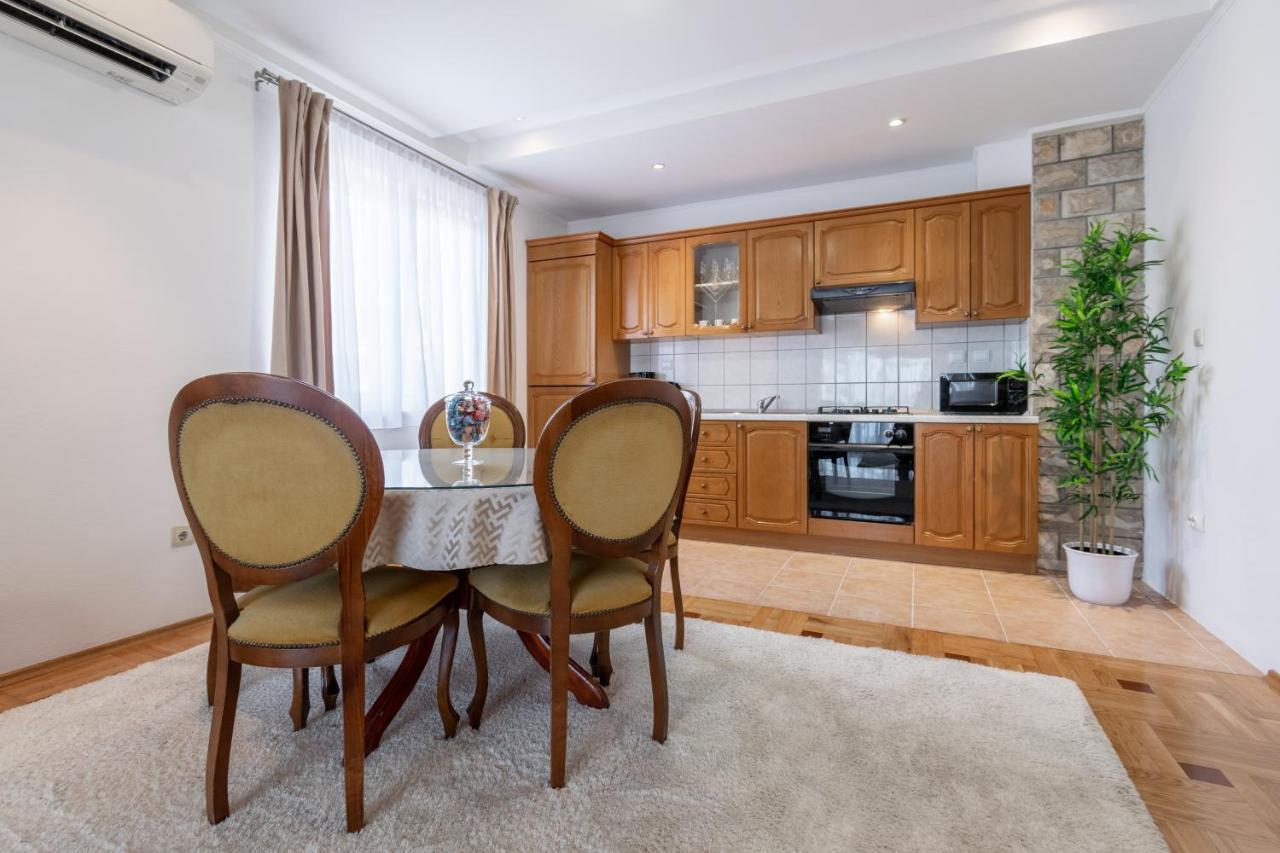 Apartment Iva With Sea View Makarska Buitenkant foto