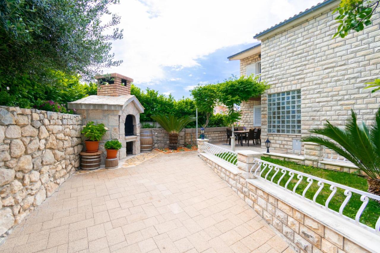 Apartment Iva With Sea View Makarska Buitenkant foto