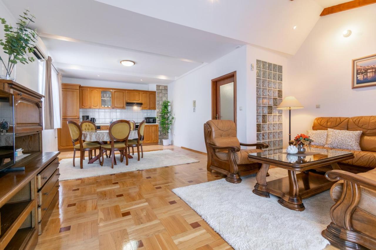 Apartment Iva With Sea View Makarska Buitenkant foto